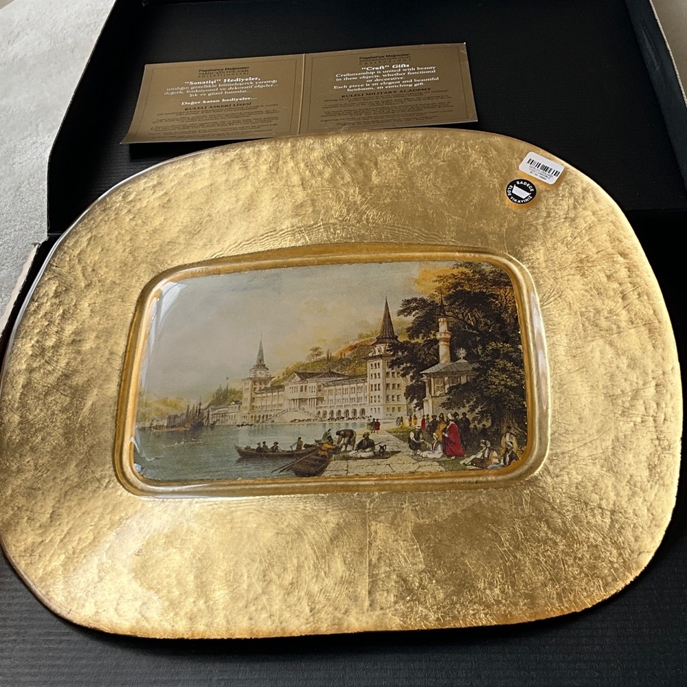 Elegant Gold Art Glass Plate